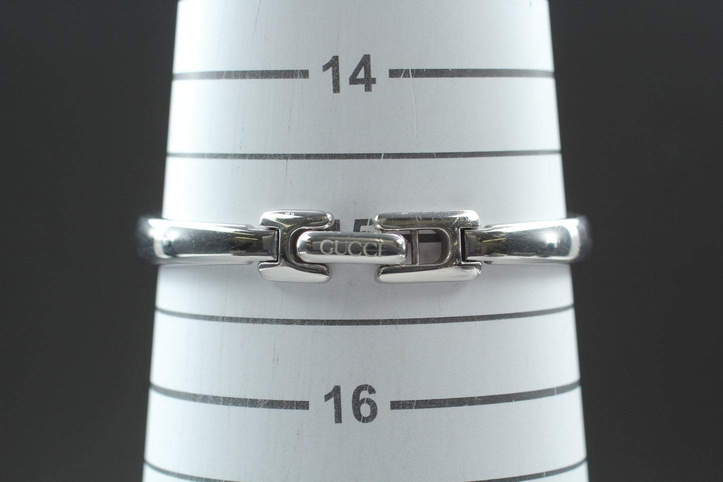新品未使用【ほぼ新品】ヴィンテージ グッチ 1400L 25mm ブラック シルバー クォーツ レディース 日本製
