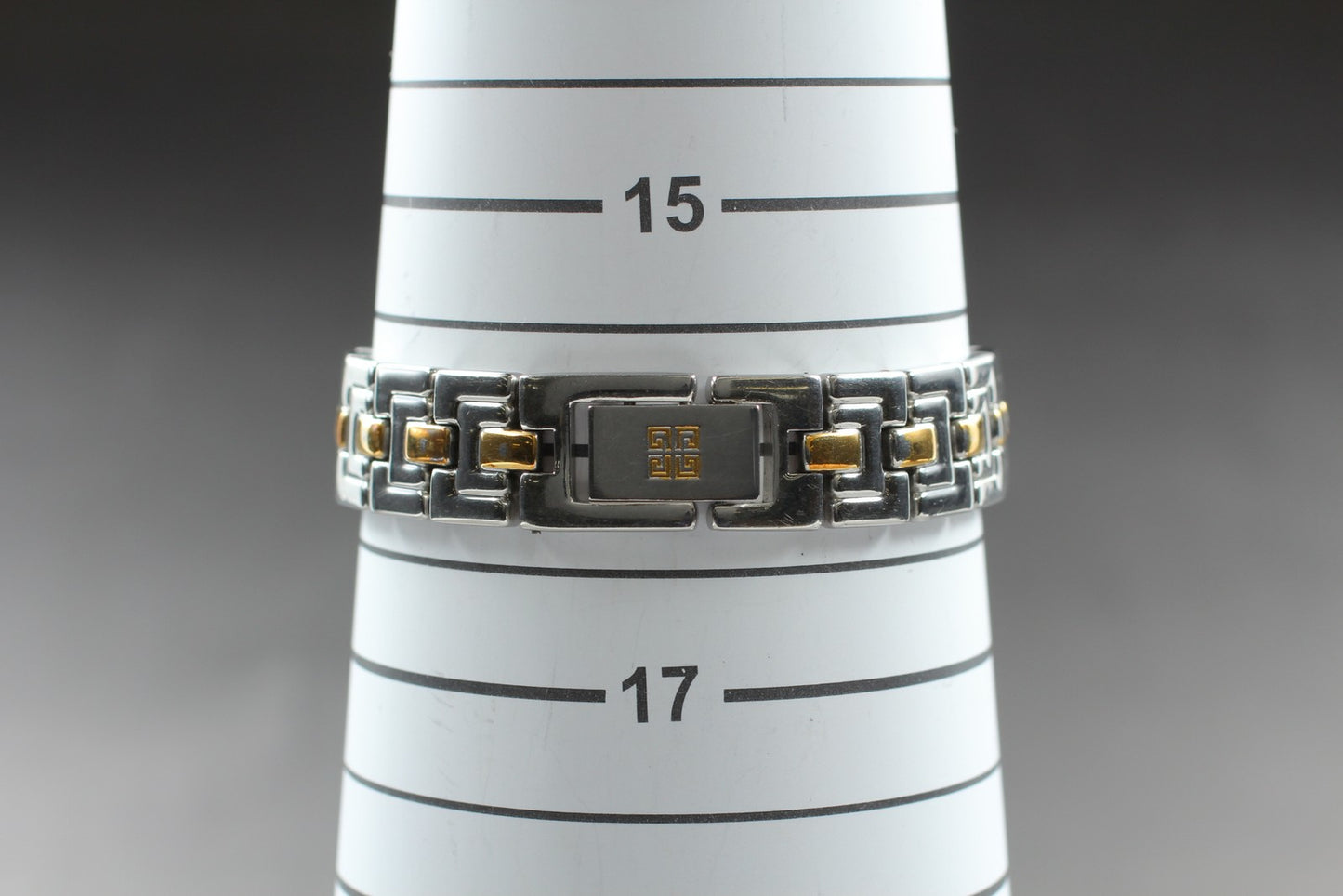 Near MINT / New Battery GIVENCHY Two Tone Gold Silver Women's Quartz Watch JAPAN