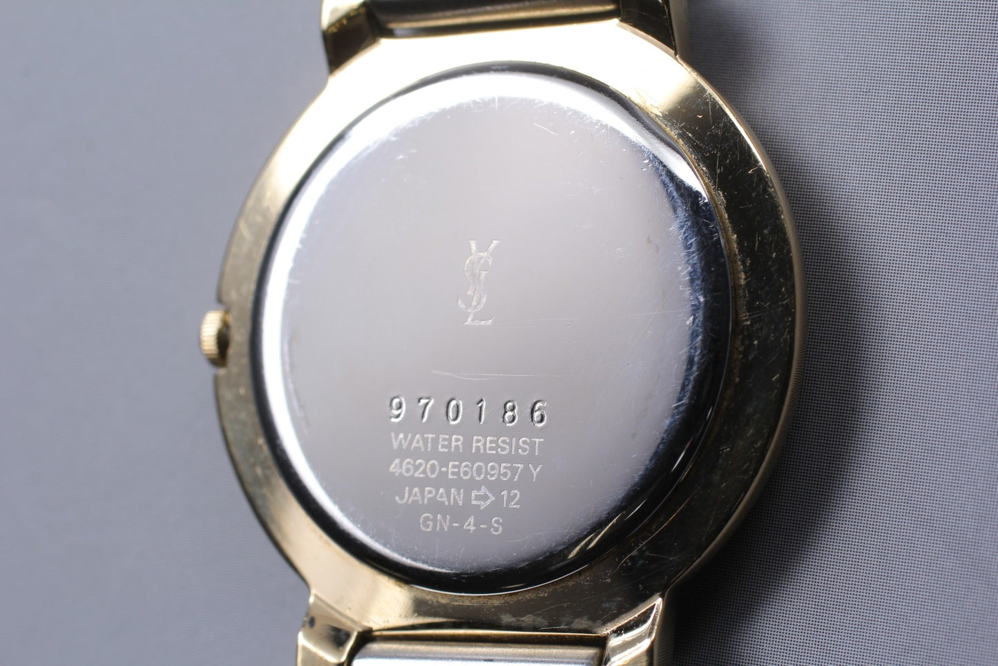 Vtg. [N MINT] Yves Saint Laurent 4620-E62267 32mm Gold Quartz Men's Watch JAPAN