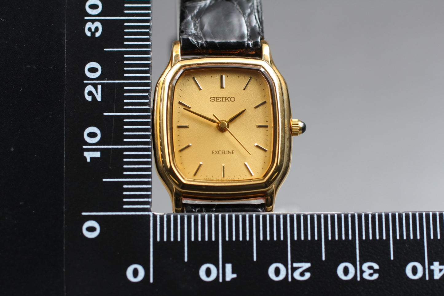 Vtg.1985 [N MINT] SEIKO Exceline 3F31-5A20 Tank Gold Quartz Ladies Watch JAPAN