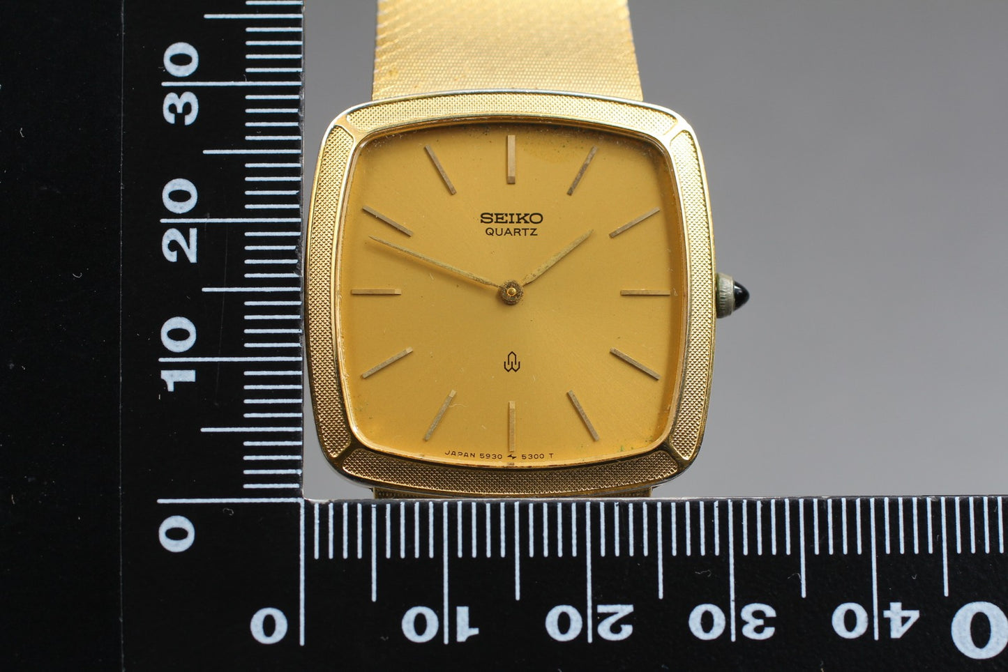 Vtg.1990 [N MINT] Seiko Dolce 5930-5250 Gold Bracelet Quartz Men's Watch JAPAN