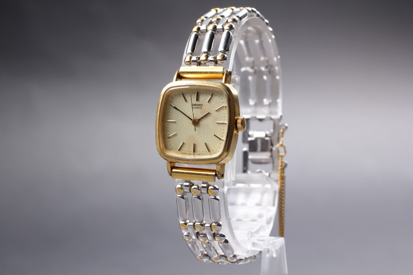 Vtg. 1981 [Exc+5 / New Batt ] SEIKO 1421-5670 bracelet Quartz Women Watch JAPAN