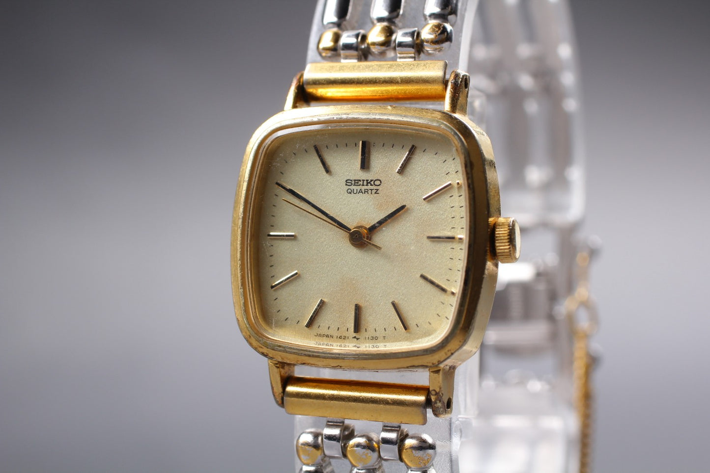 Vtg. 1981 [Exc+5 / New Batt ] SEIKO 1421-5670 bracelet Quartz Women Watch JAPAN