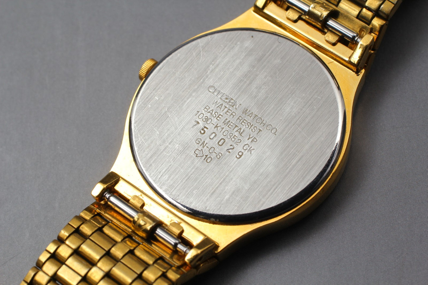 Vintage 1987 [N MINT / New Batt] CITIZEN 1030-K10352 Quartz Men's Watch JAPAN