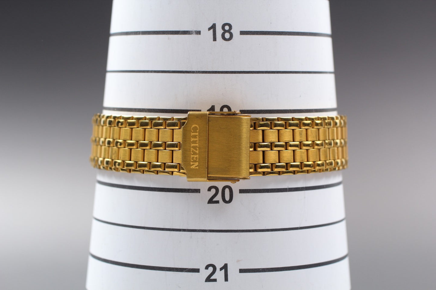 Vintage 1987 [N MINT / New Batt] CITIZEN 1030-K10352 Quartz Men's Watch JAPAN