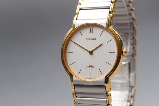 Vintage 1996 [ N MINT / New Batt ] Seiko 5P30-6A70 Quartz Men's Watch From JAPAN