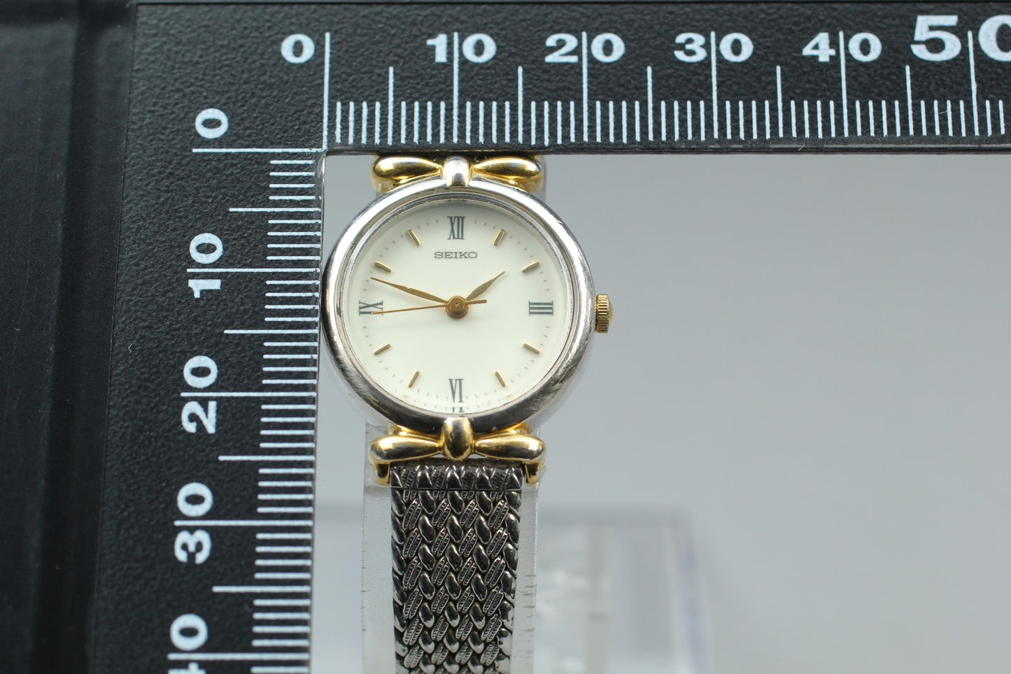Vintage 1989 [Exc+5] SEIKO Bracelet 2P21-0260 White Roman 21mm Qz Ladies Watch