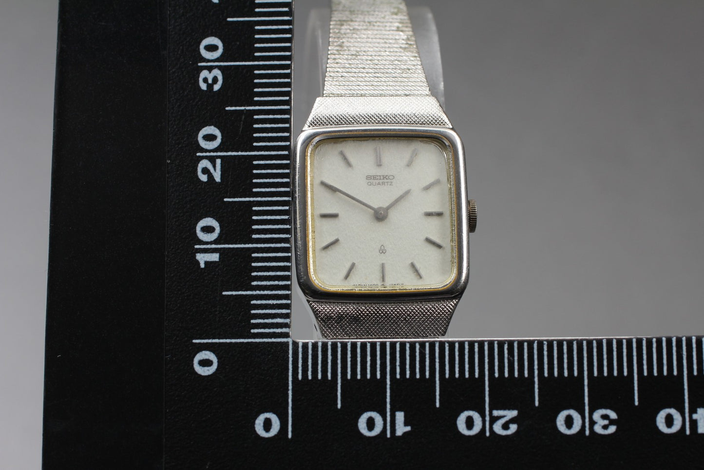 Vintage 1989 [Near MINT] NewBattery Seiko 1400-5830 Silver Bracelet Quartz JAPAN