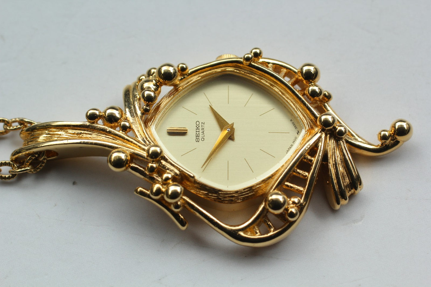 Vintage 1982 [N MINT / New Batt] SEIKO 1400-6970 Gold Qz Necklace Ladies JAPAN