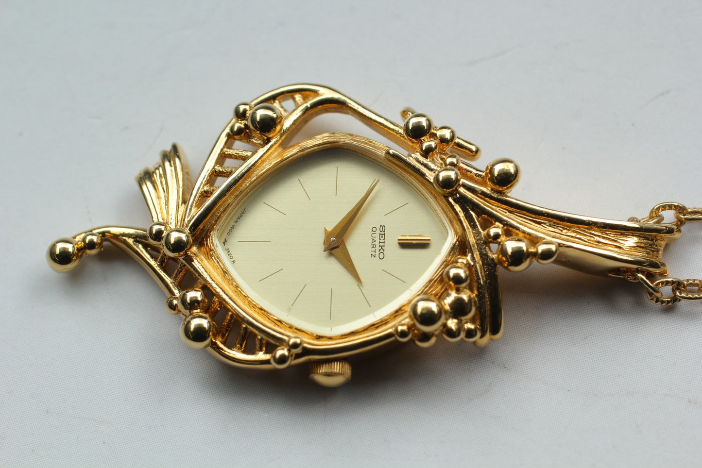 Vintage 1982 [N MINT / New Batt] SEIKO 1400-6970 Gold Qz Necklace Ladies JAPAN