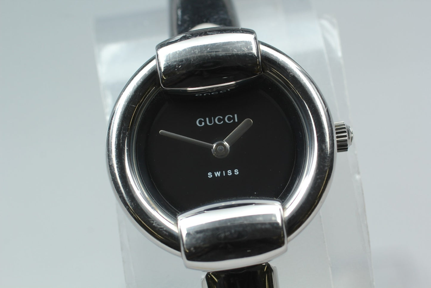 New Batt [Near MINT] Vintage Gucci 1400L 25mm Black Silver Quartz Women's Japan