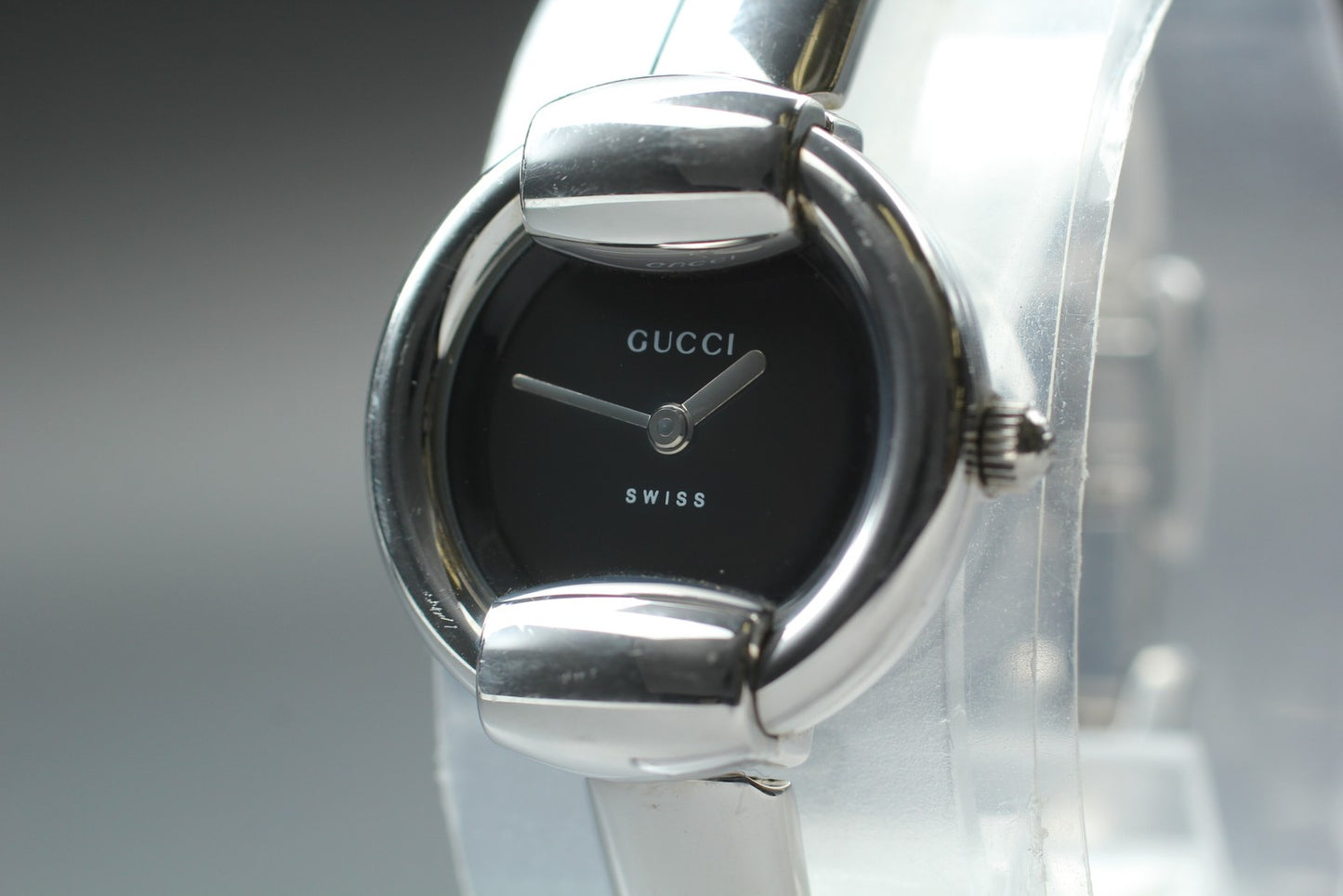 New Batt [Near MINT] Vintage Gucci 1400L 25mm Black Silver Quartz Women's Japan