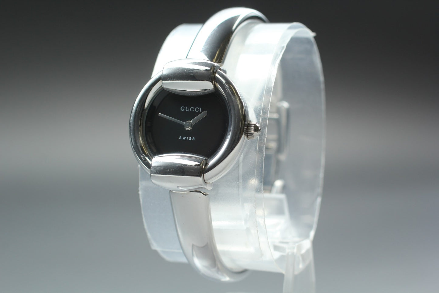 New Batt [Near MINT] Vintage Gucci 1400L 25mm Black Silver Quartz Women's Japan