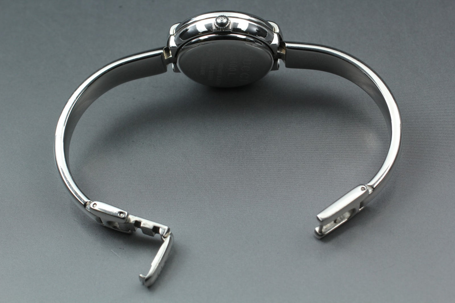 New Batt [Near MINT] Vintage Gucci 1400L 25mm Black Silver Quartz Women's Japan