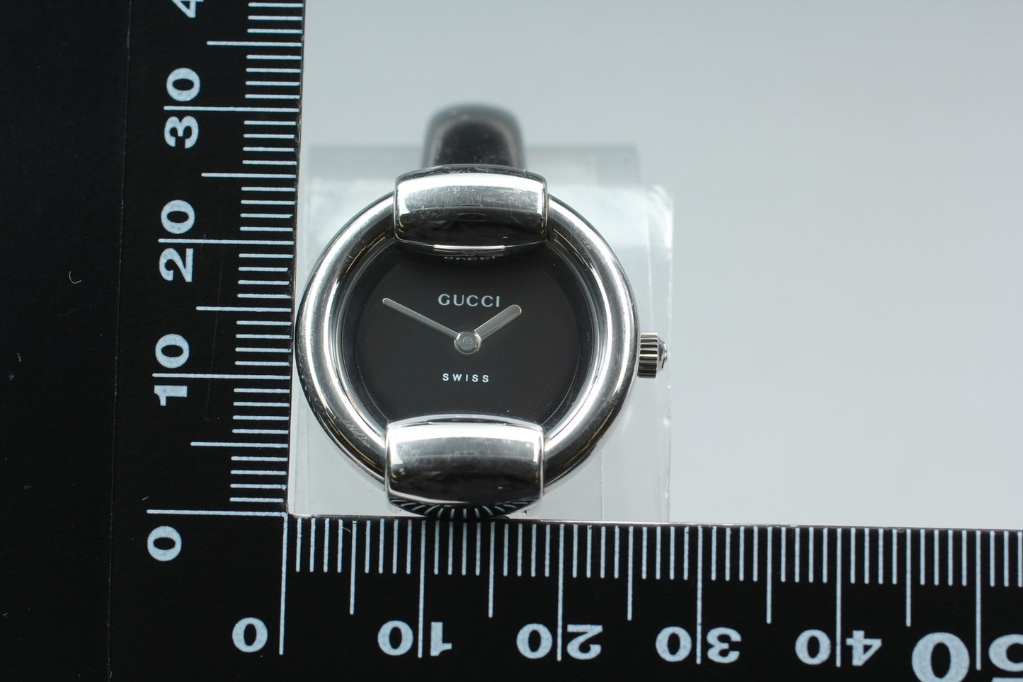 New Batt [Near MINT] Vintage Gucci 1400L 25mm Black Silver Quartz Women's Japan