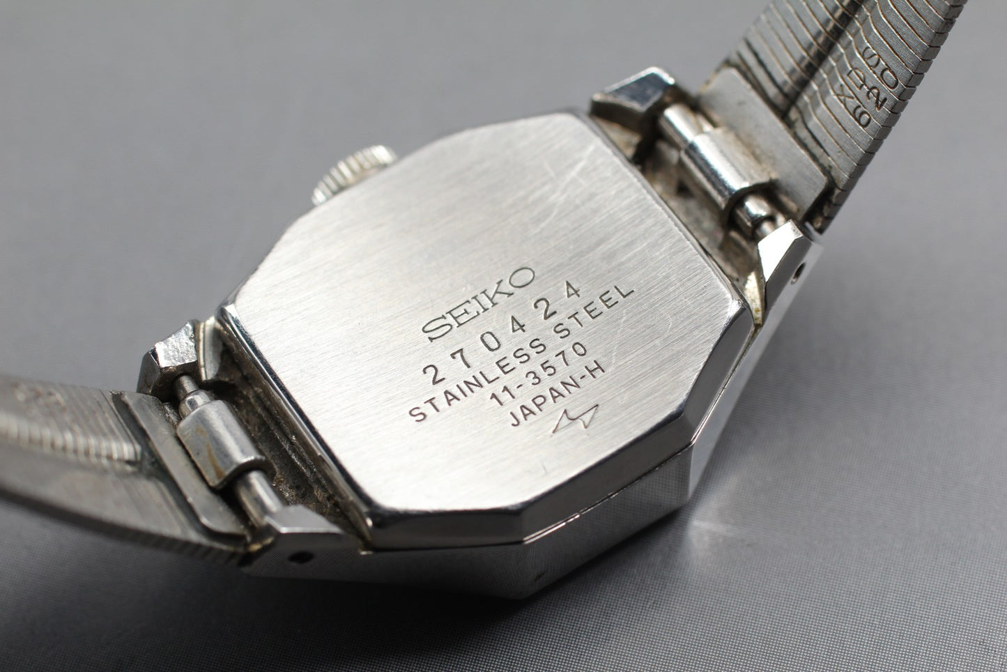 ヴィンテージ 1972年 [ほぼ新品] セイコー 11-3570 ブルーヘキサゴン 21J 手巻き レディース腕時計 日本製