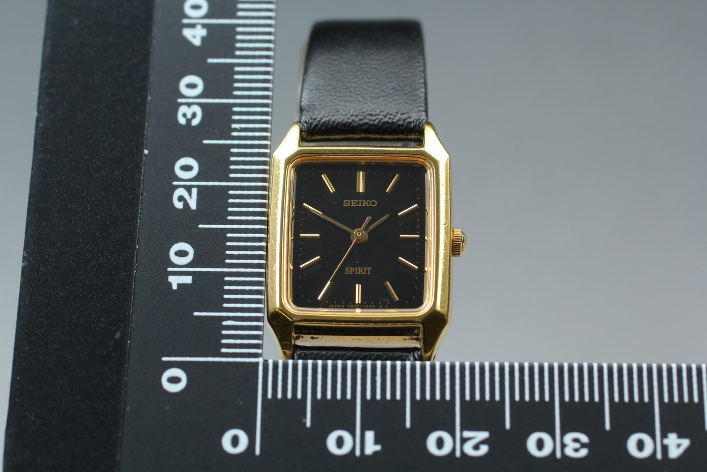 Vintage 1995 [Near MINT] Seiko Spirit 4N21-5190 Tank Quartz Women Watch JAPAN