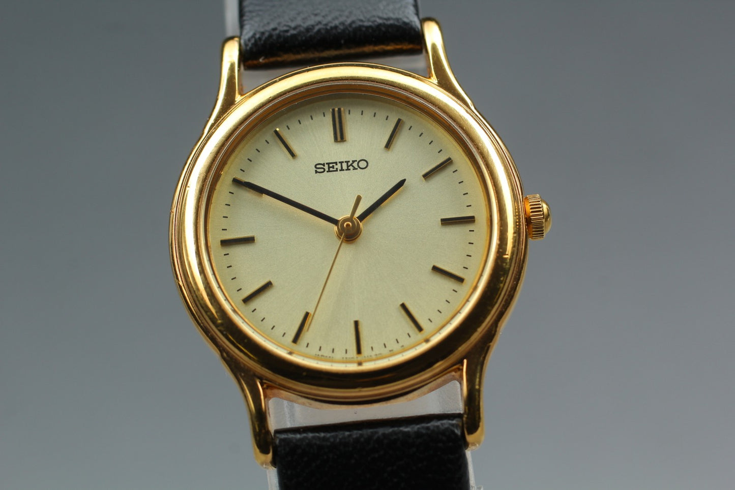 Vintage 1991 [N MINT / New Batt]  Seiko 1N01-0DR0 Gold Quartz Ladies Watch JAPAN