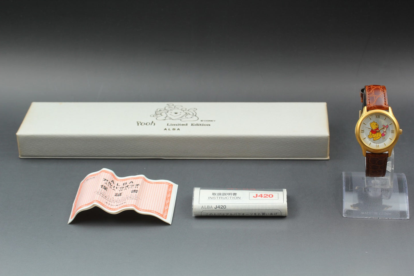 Rare [MINT / Full Set Box] Seiko V501-1B10 Winne the Pooh Disney 32mm Qz Watch