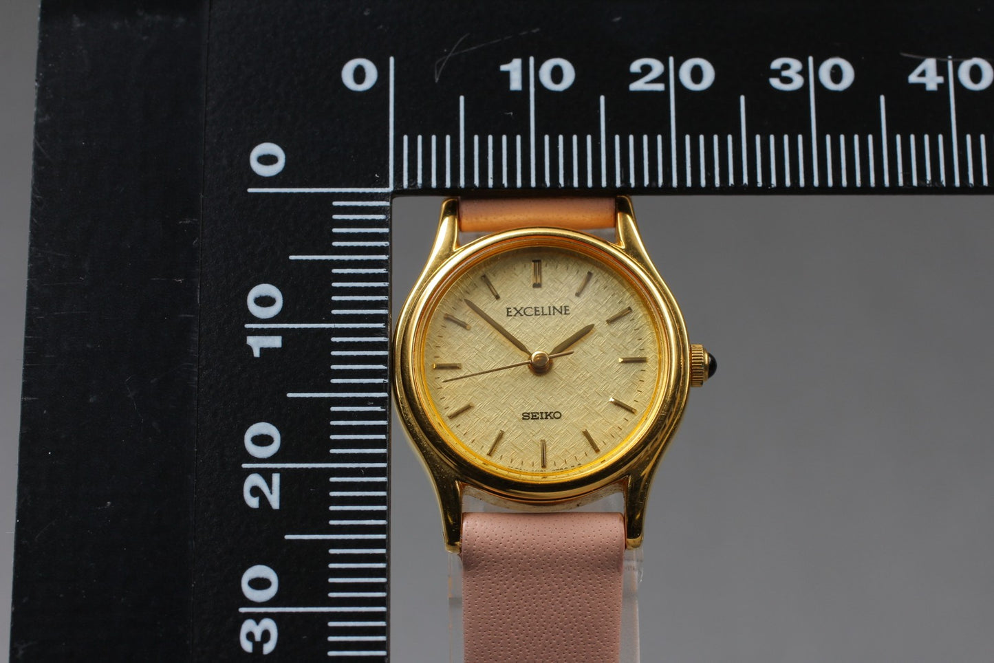 vintage[MINT] SEIKO 4N21-0390 Gold Silver Pink Quartz Ladies Watch From JAPAN