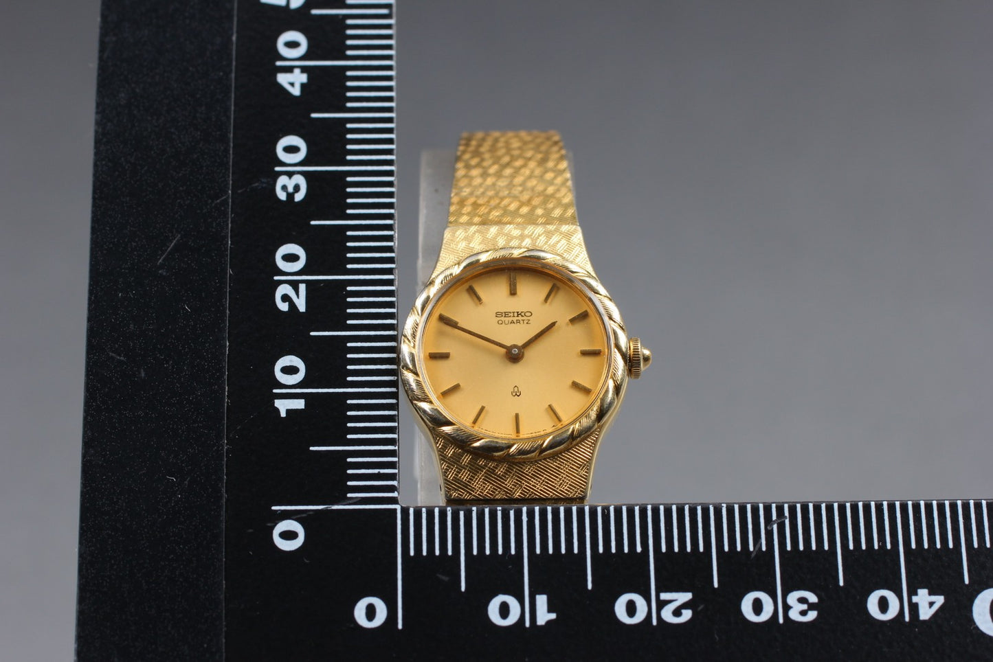 Vintage 1989 [N MINT / New Batt] Seiko 1400-0110 Bracelet Qz Women Watch JAPAN