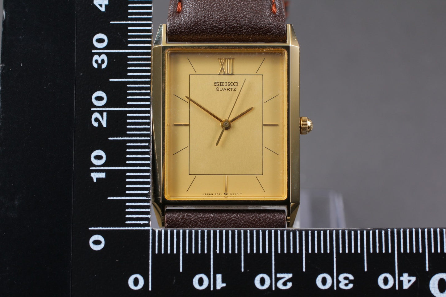 Vintage 1986 [Near MINT] SEIKO Chariot 9021-5290 Gold Men's Quartz Watch JAPAN