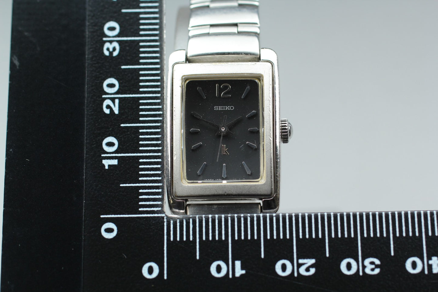 Vintage 1996 [N MINT / New Batt] SEIKO LUKIA 1F21-5D10 Tank Quartz Watch JAPAN