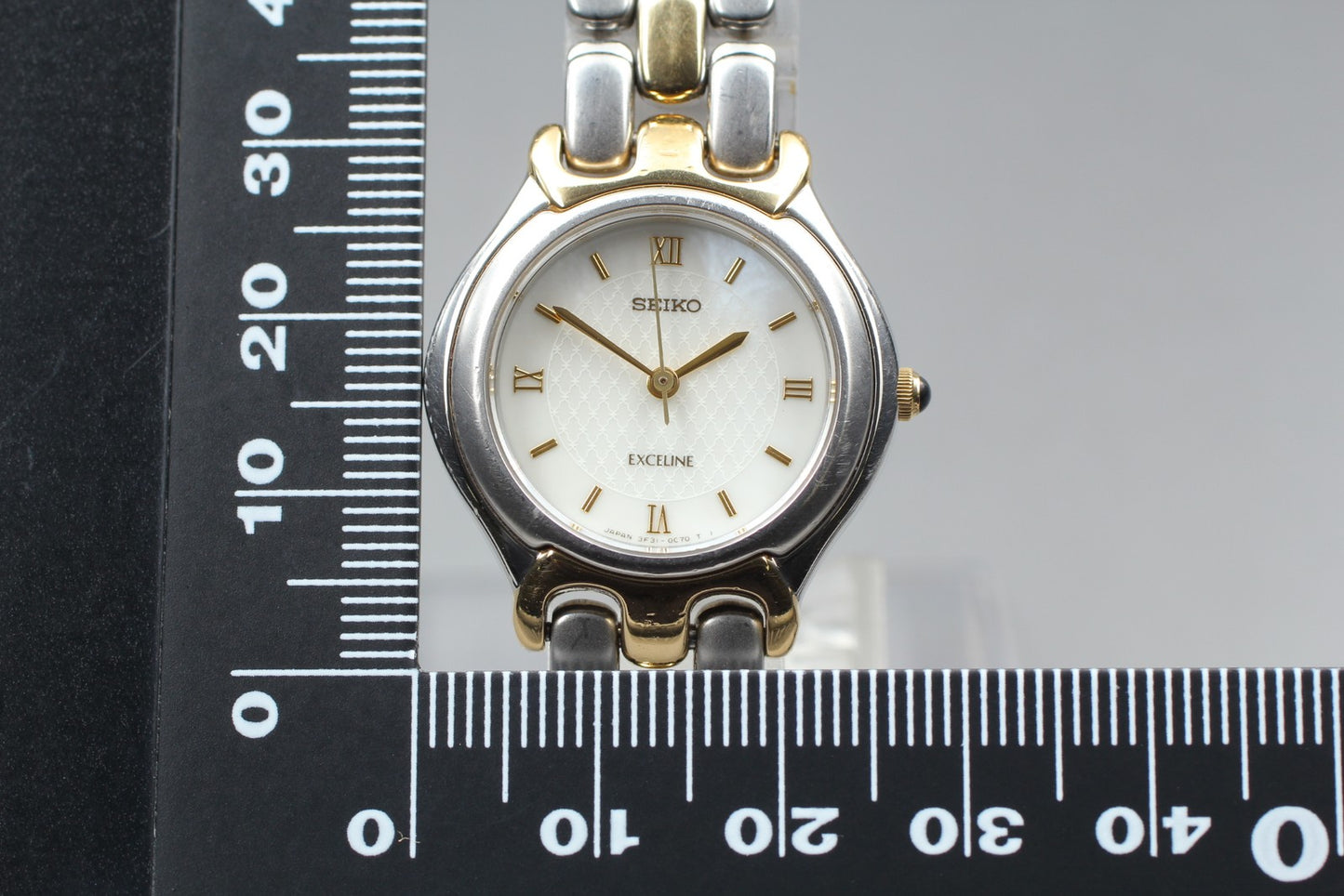 Vtg. 1984[N MINT] SEIKO EXCELINE 3F31-0C40 Roman 26mm Quartz Ladies Watch JAPAN