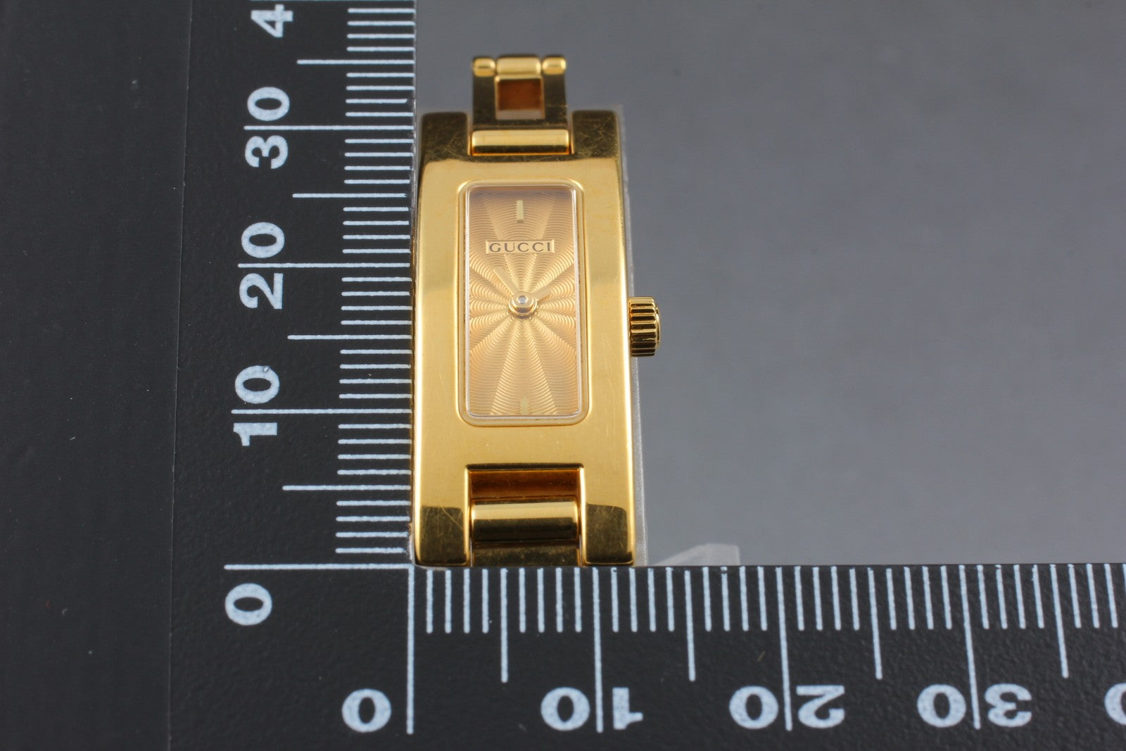 Second Hands | Vintage [N MINT New Batt] GUCCI 3900L Gold Bracelet Quartz Ladies Watch JAPAN La.riberta From Japan