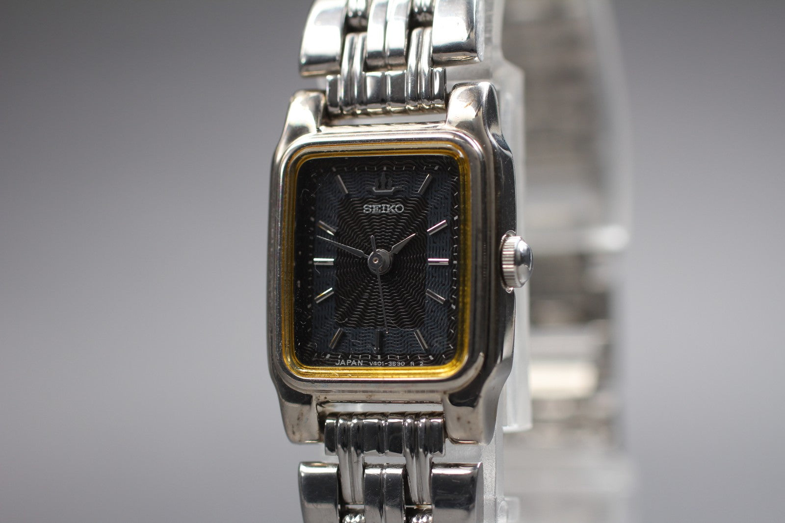 SEIKO Second Hands | Vtg. 1984[N MINT / New Batt] SEIKO V401-5500 18mm Tank Quartz Ladies Watch JAPAN La.riberta From Japan