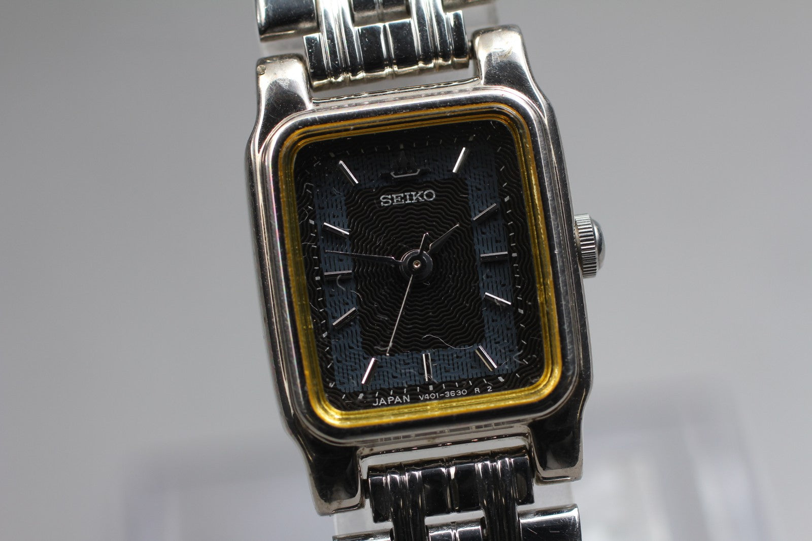SEIKO Second Hands | Vtg. 1984[N MINT / New Batt] SEIKO V401-5500 18mm Tank Quartz Ladies Watch JAPAN La.riberta From Japan
