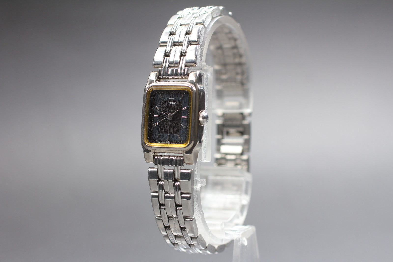 SEIKO Second Hands | Vtg. 1984[N MINT / New Batt] SEIKO V401-5500 18mm Tank Quartz Ladies Watch JAPAN La.riberta From Japan