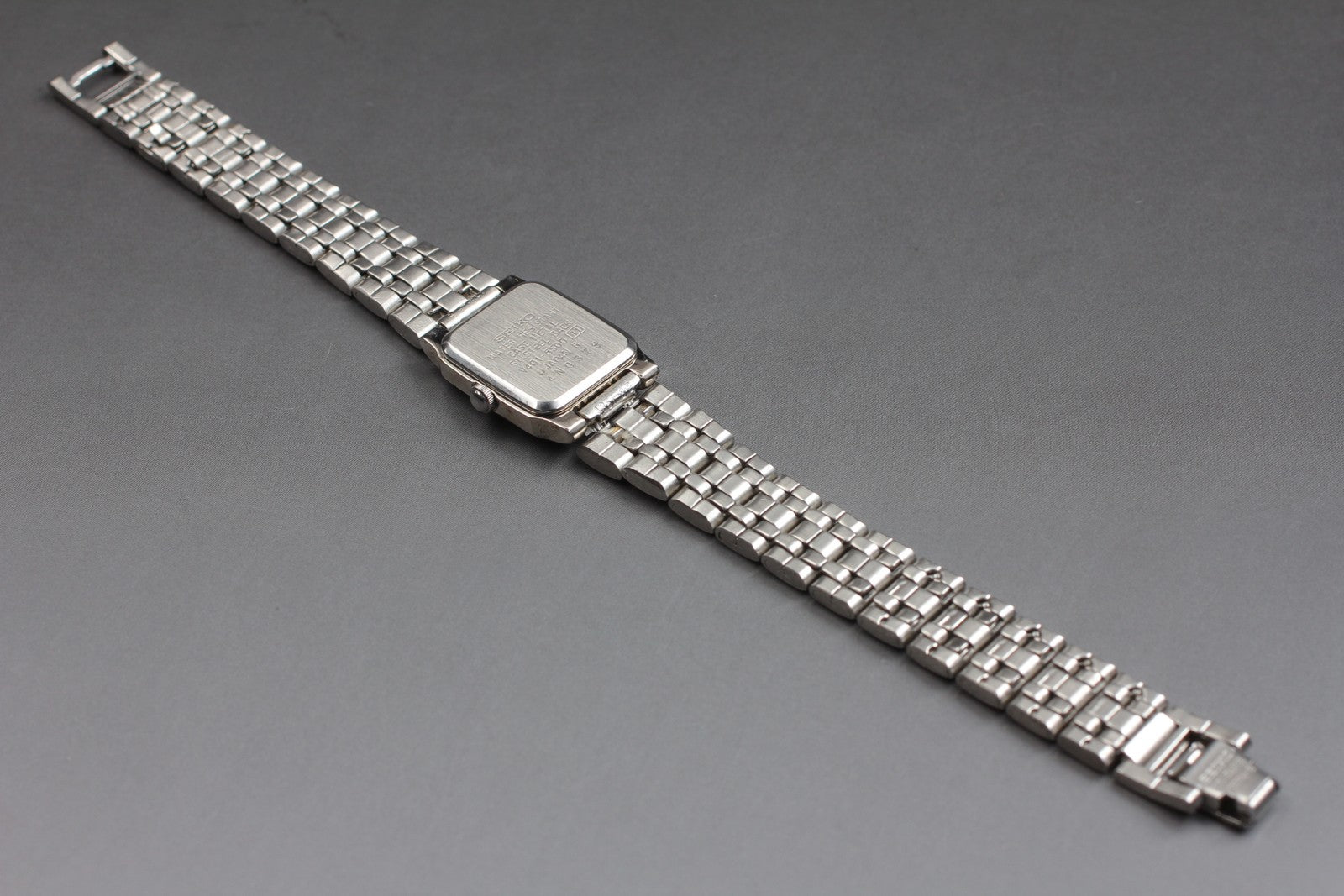 SEIKO Second Hands | Vtg. 1984[N MINT / New Batt] SEIKO V401-5500 18mm Tank Quartz Ladies Watch JAPAN La.riberta From Japan