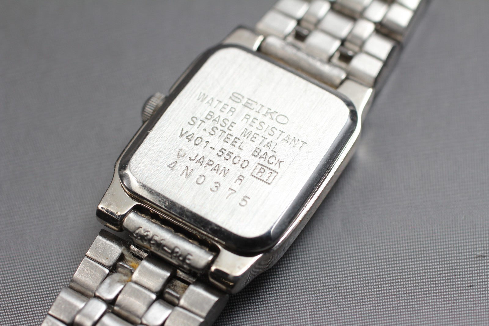 SEIKO Second Hands | Vtg. 1984[N MINT / New Batt] SEIKO V401-5500 18mm Tank Quartz Ladies Watch JAPAN La.riberta From Japan