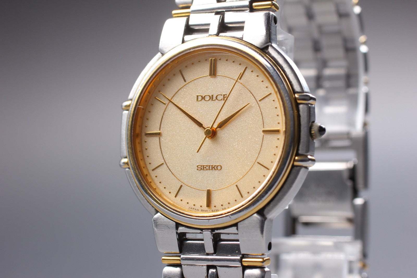 SEIKO Second Hands | Vin.1992 [N MINT / New Batt] SEIKO Dolce 8N41-6160 Gold Quartz Men's Watch JAPAN La.riberta From Japan