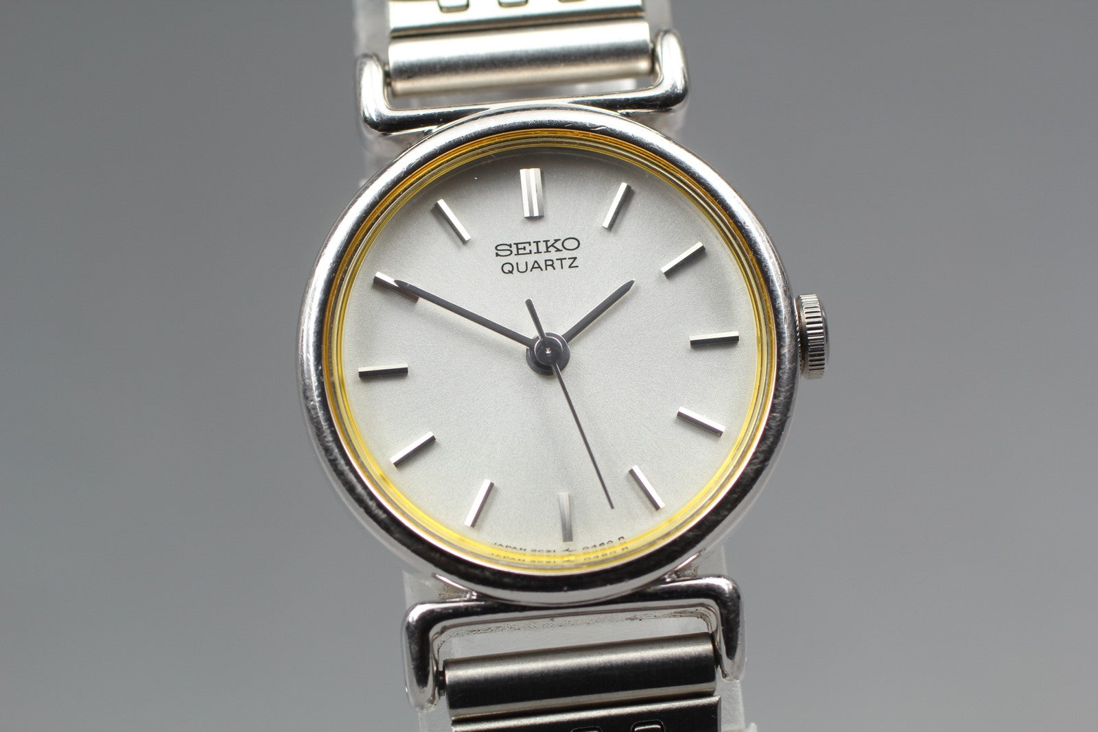 SEIKO Second Hands | Vtg.1984 [Near MINT] SEIKO 2C21-0100 Silver Bracelet Quartz Ladies Watch JAPAN La.riberta From Japan