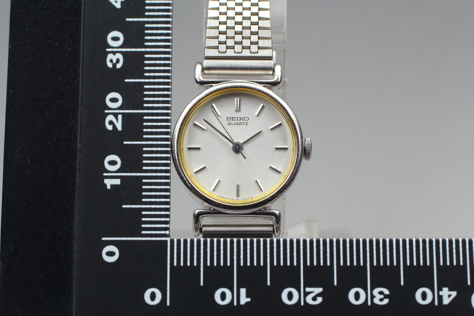 SEIKO Second Hands | Vtg.1984 [Near MINT] SEIKO 2C21-0100 Silver Bracelet Quartz Ladies Watch JAPAN La.riberta From Japan
