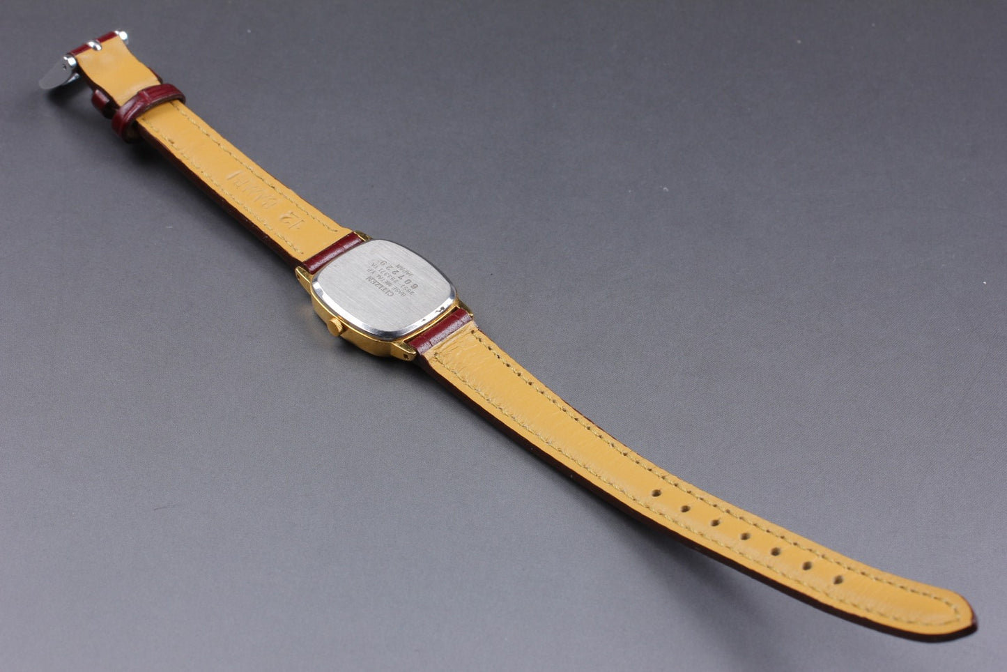 Second Hands | Vtg.1996 [Near MINT] CITIZEN 2951-293371 Tank Gold Quartz Ladies Watch JAPAN La.riberta From Japan