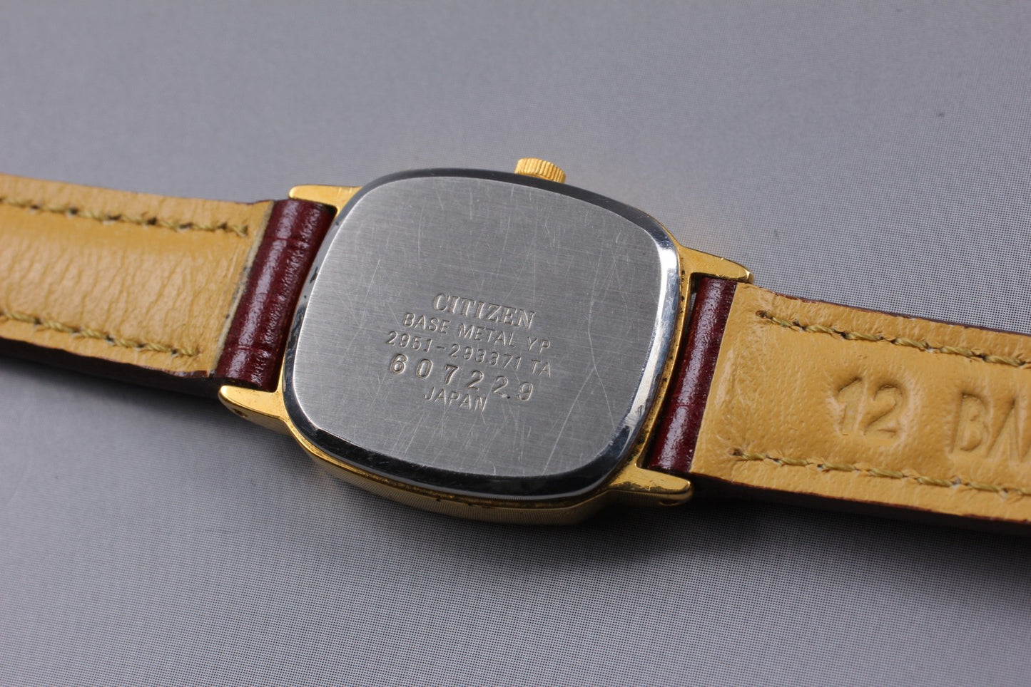 Second Hands | Vtg.1996 [Near MINT] CITIZEN 2951-293371 Tank Gold Quartz Ladies Watch JAPAN La.riberta From Japan