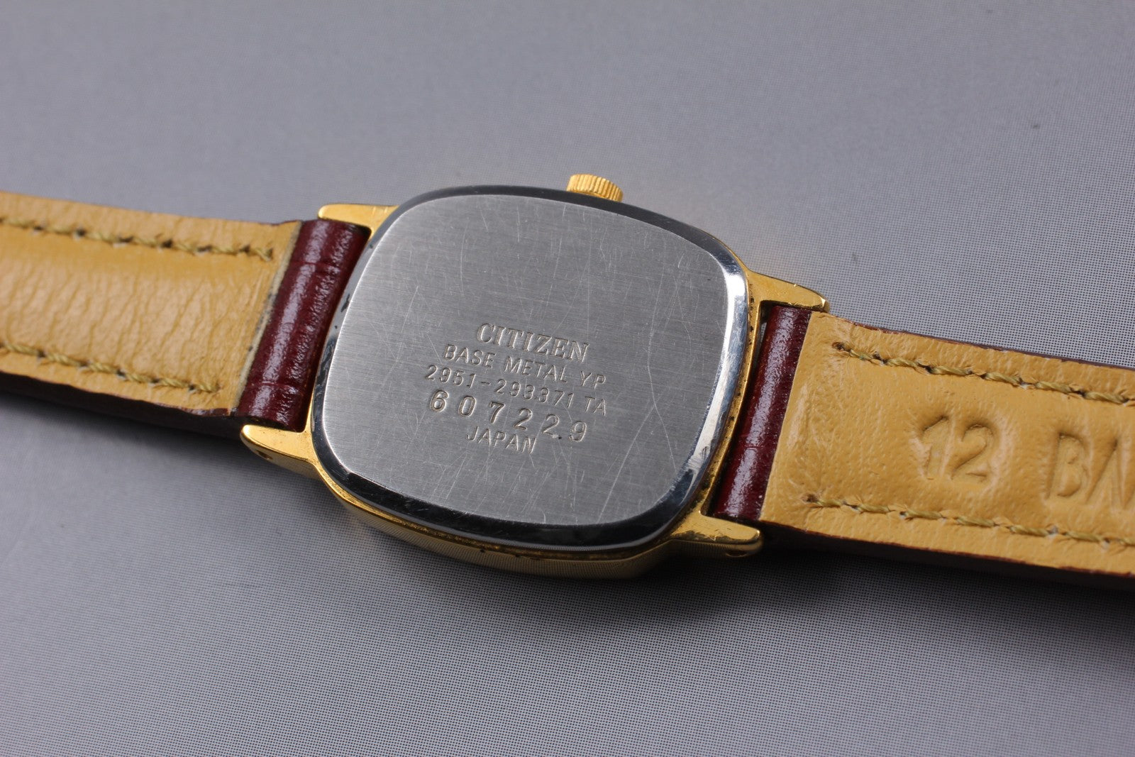 Second Hands | Vtg.1996 [Near MINT] CITIZEN 2951-293371 Tank Gold Quartz Ladies Watch JAPAN La.riberta From Japan