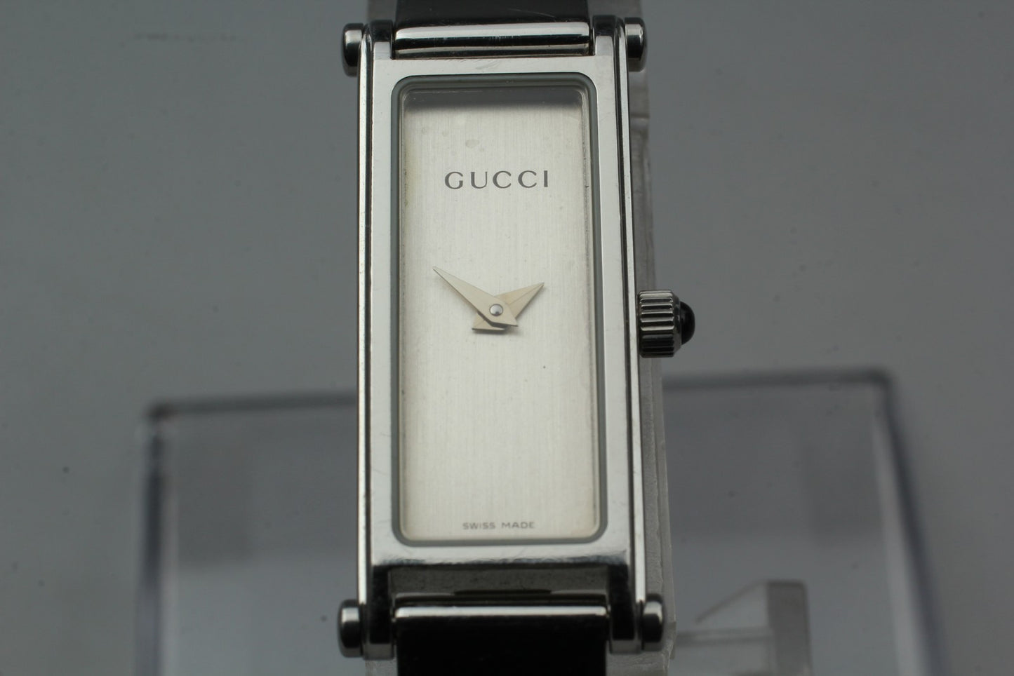 Near MINT/ GUCCI 1500L Shell GG Signature Gold Bangle Quartz Ladies Watch JAPAN
