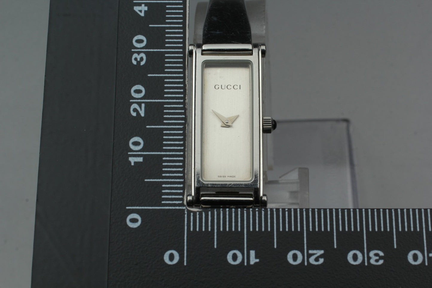 Near MINT/ GUCCI 1500L Shell GG Signature Gold Bangle Quartz Ladies Watch JAPAN