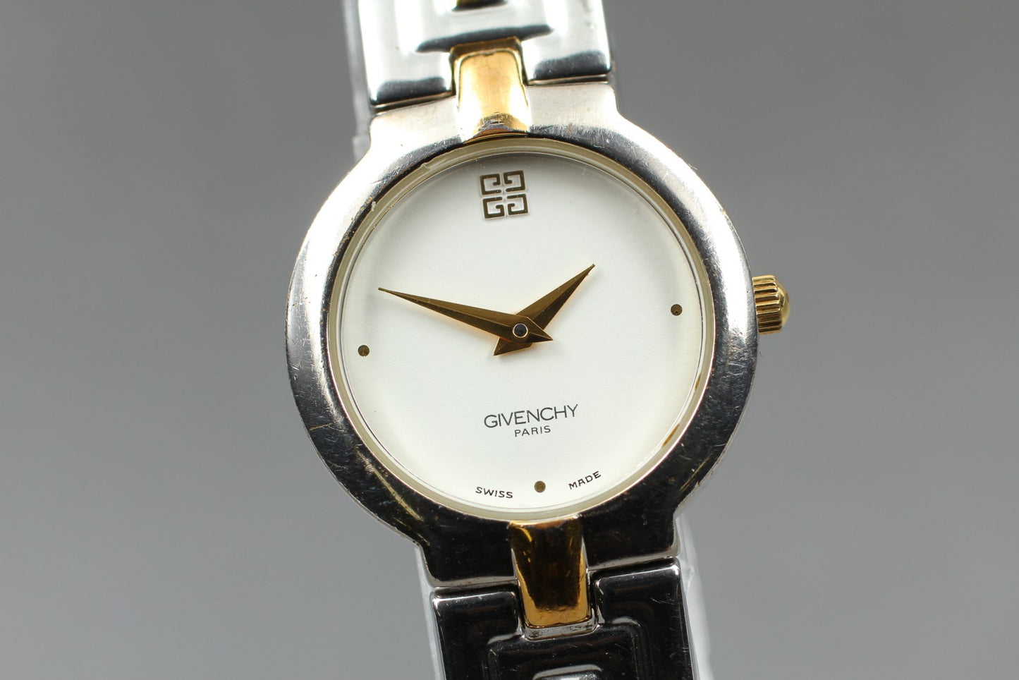 Near MINT / New Battery GIVENCHY Two Tone Gold Silver Women's Quartz Watch JAPAN