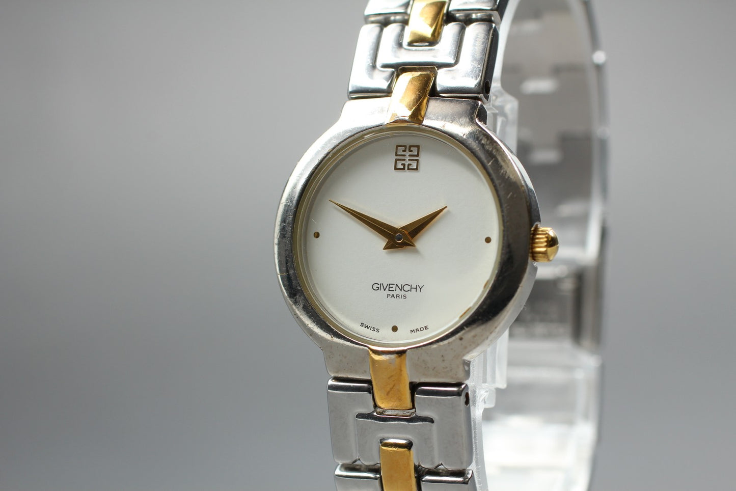 Near MINT / New Battery GIVENCHY Two Tone Gold Silver Women's Quartz Watch JAPAN