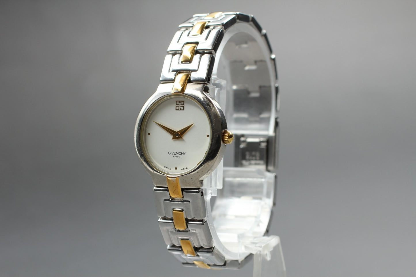 Near MINT / New Battery GIVENCHY Two Tone Gold Silver Women's Quartz Watch JAPAN