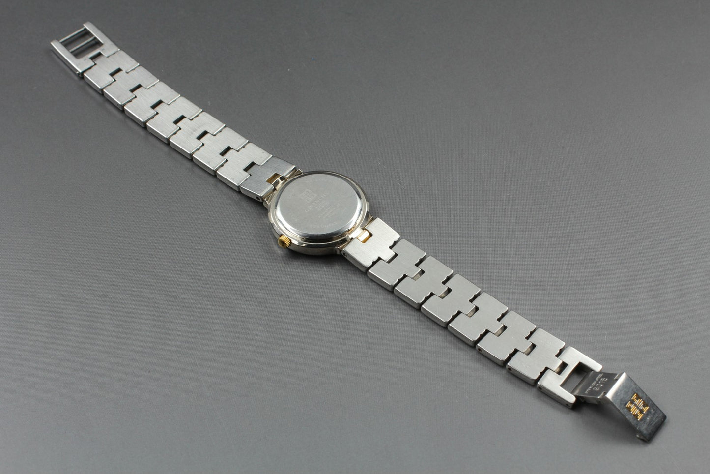 Near MINT / New Battery GIVENCHY Two Tone Gold Silver Women's Quartz Watch JAPAN