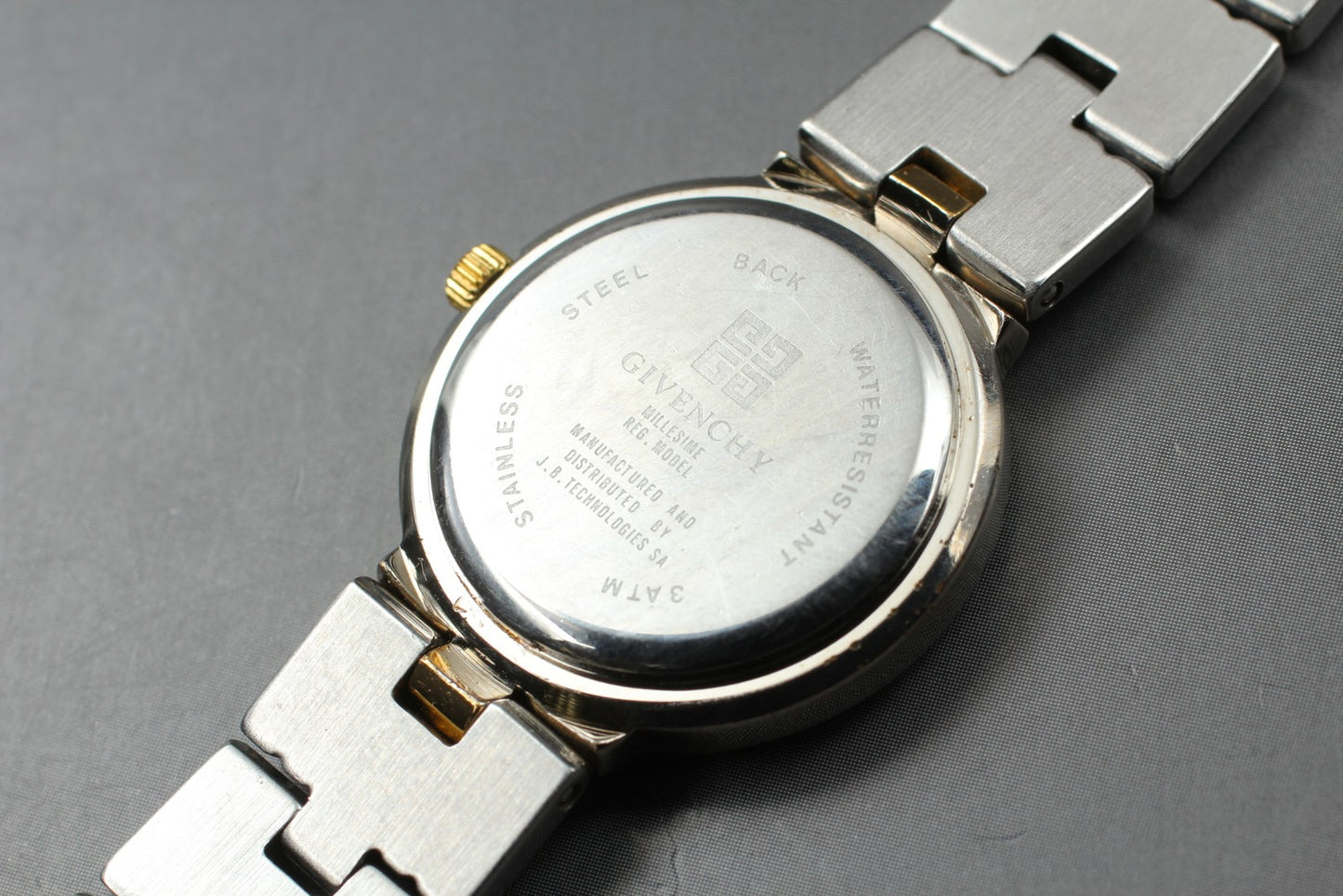 Near MINT / New Battery GIVENCHY Two Tone Gold Silver Women's Quartz Watch JAPAN