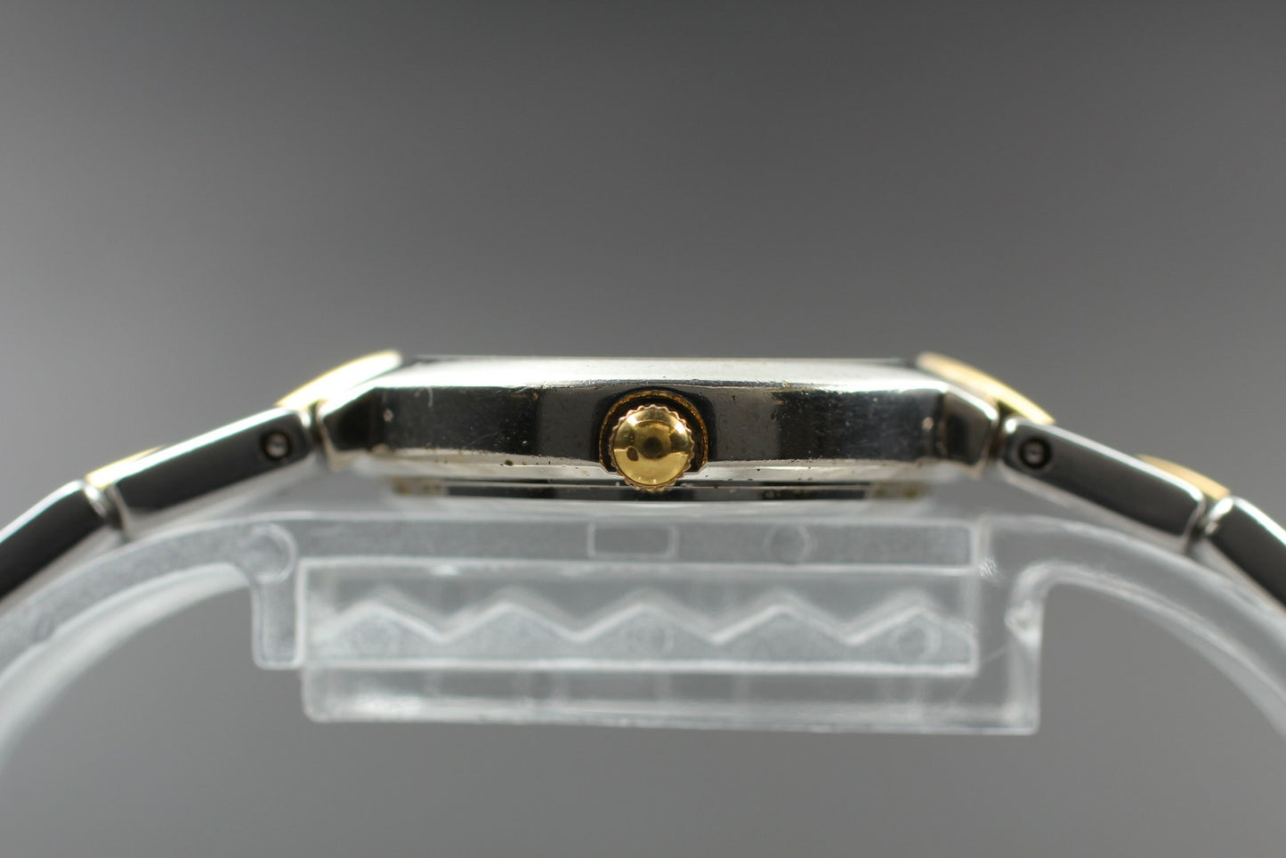 Near MINT / New Battery GIVENCHY Two Tone Gold Silver Women's Quartz Watch JAPAN