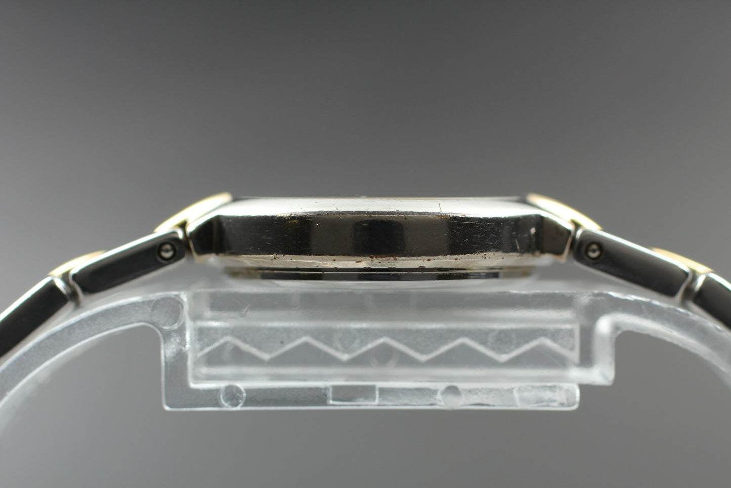 Near MINT / New Battery GIVENCHY Two Tone Gold Silver Women's Quartz Watch JAPAN