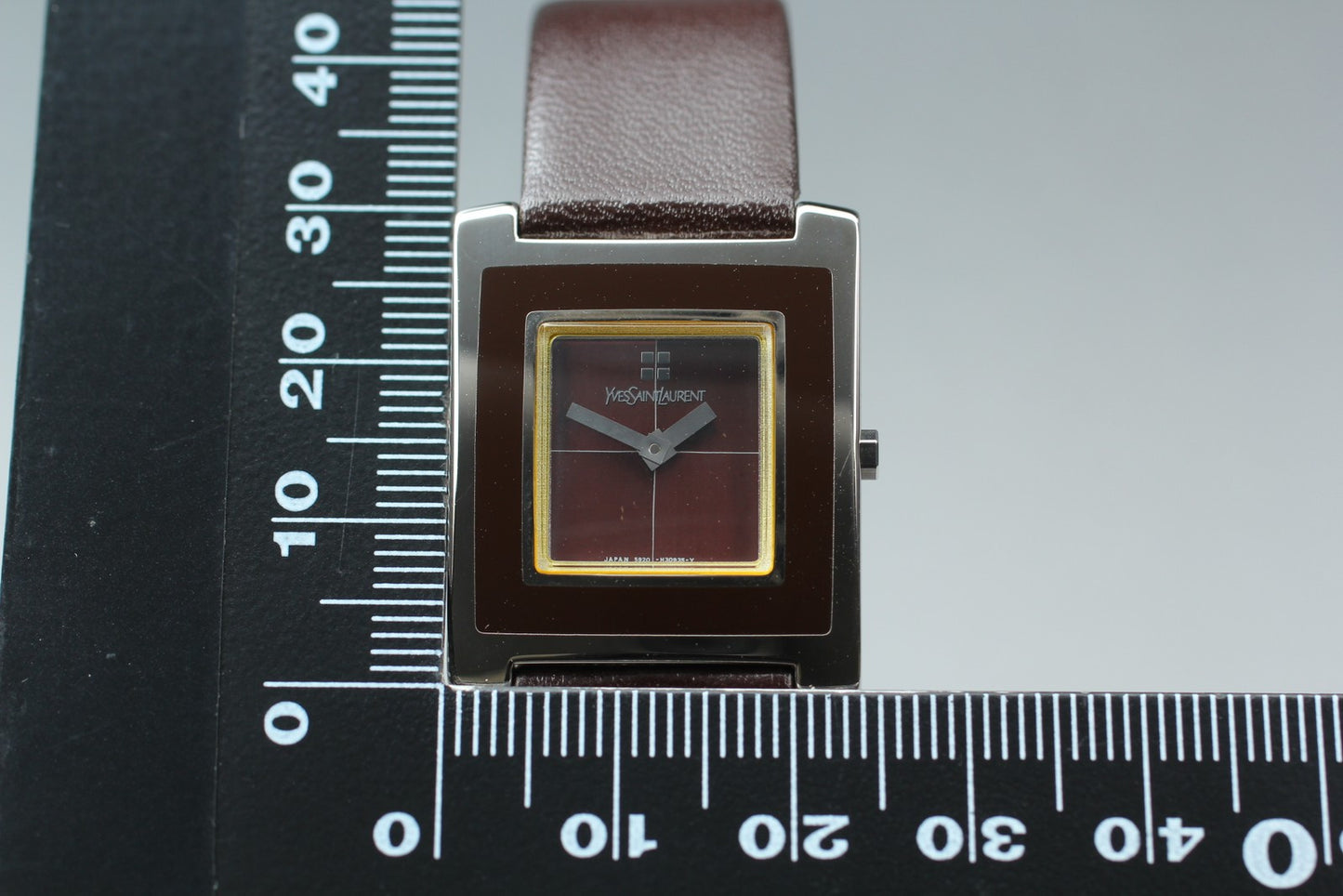 N MINT w/ New Battery / Yves Saint Laurent 5920-H18351 Ladies Quartz Watch JAPAN